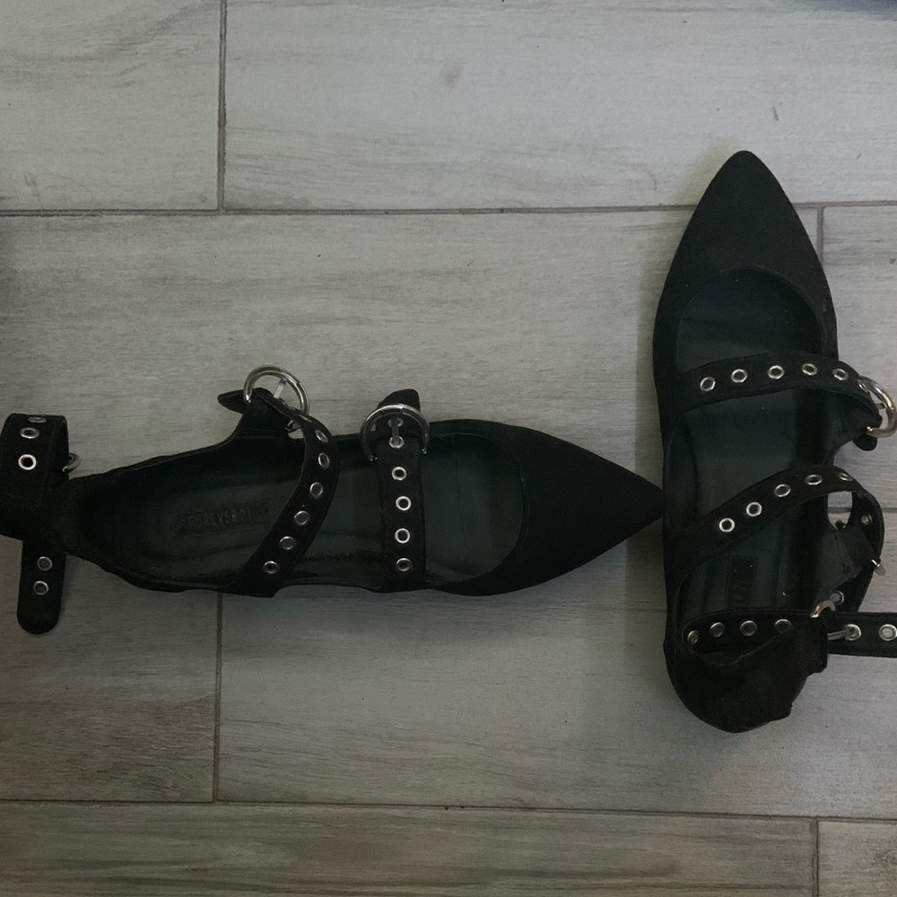 selling these black fats with belt like closing